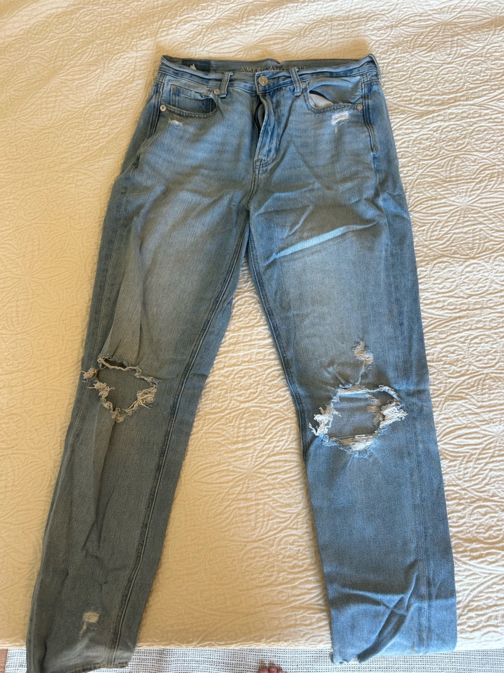 Light Blue Distressed women’s jeans